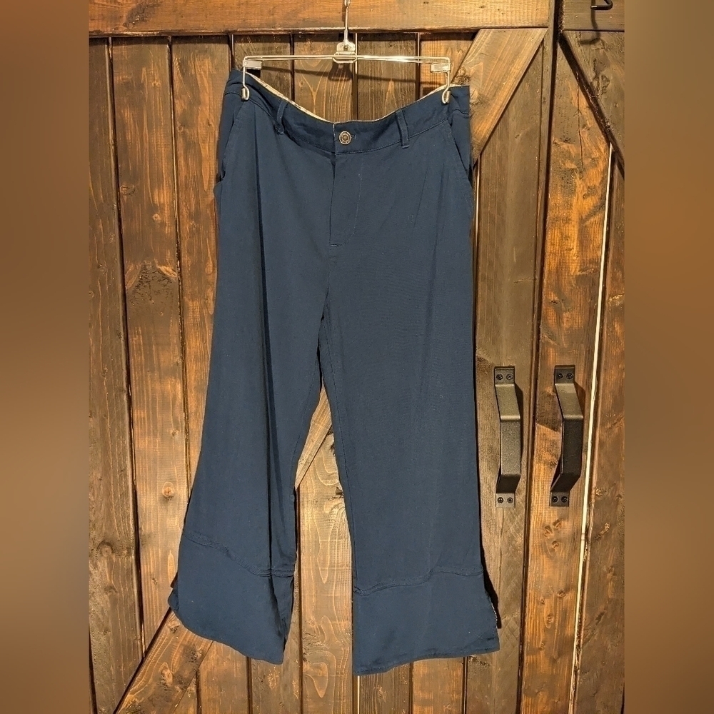 Frye and Co wide leg navy cropped pants size M